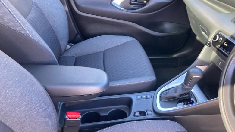 Toyota Yaris 1.5 Hybrid Design 5dr CVT Hybrid Hatchback